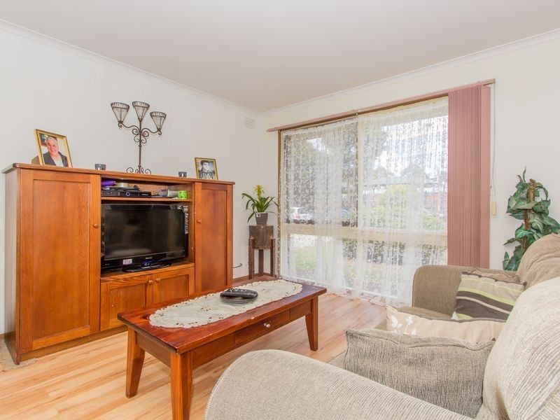 13 Lesdon Avenue, Cranbourne VIC 3977