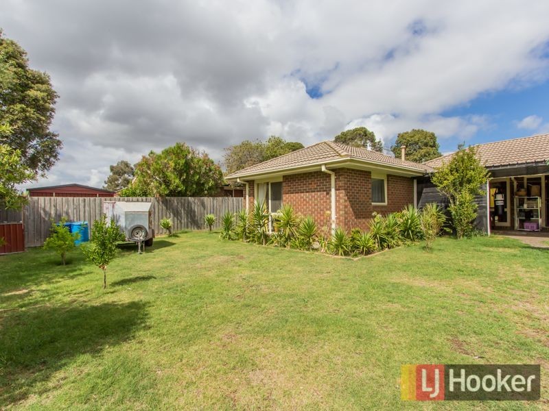 13 Lesdon Avenue, Cranbourne VIC 3977
