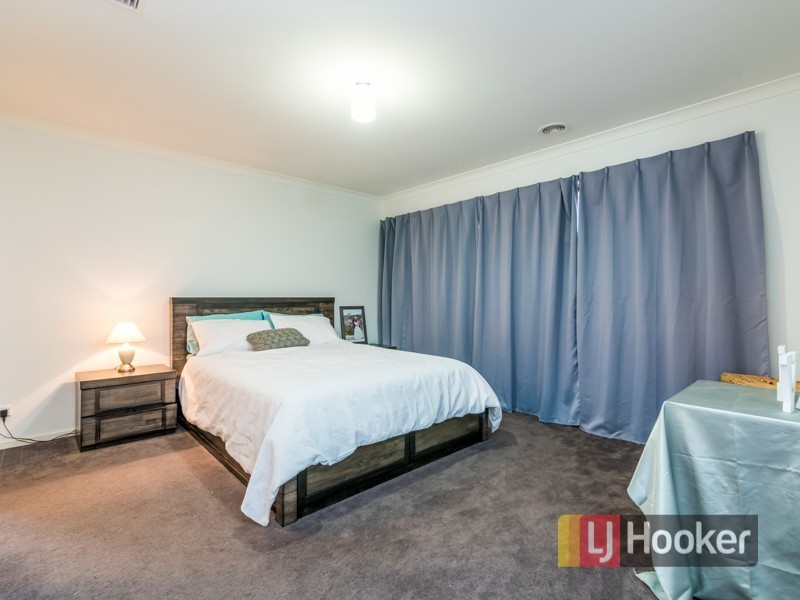 12 Haines Street, Cranbourne East VIC 3977
