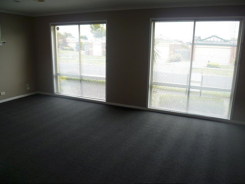 56 Bernborough Ave, Cranbourne VIC 3977