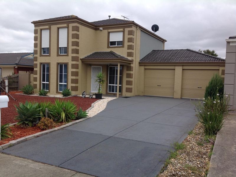 10 Helmsdale Court, Cranbourne VIC 3977