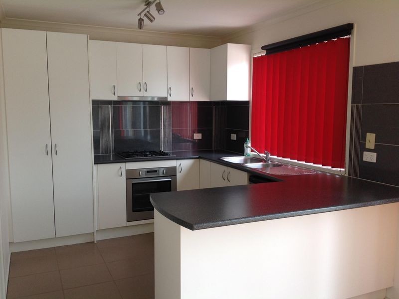 10 Helmsdale Court, Cranbourne VIC 3977