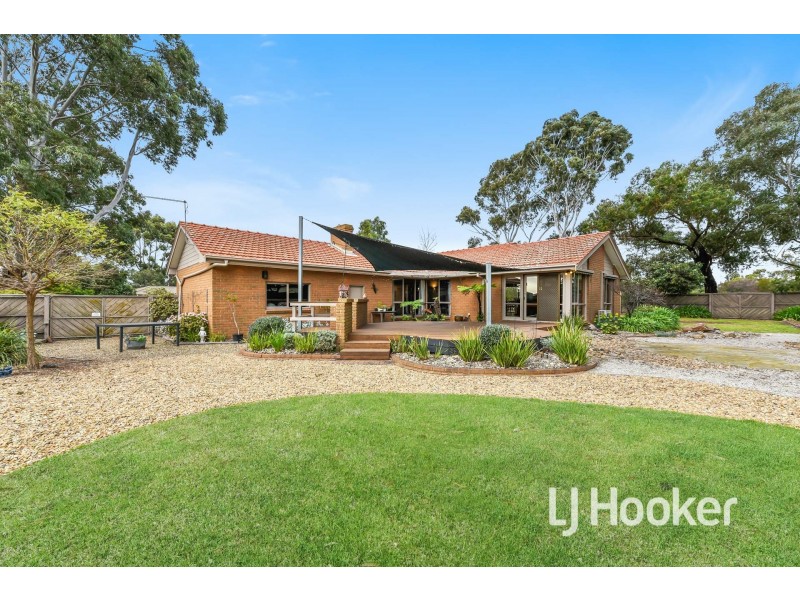 1 Connie Court, Cranbourne VIC 3977