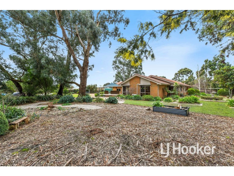 1 Connie Court, Cranbourne VIC 3977