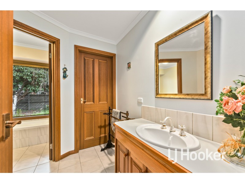 1 Connie Court, Cranbourne VIC 3977