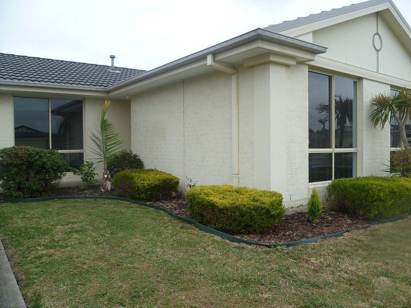 56 Bernborough Ave, Cranbourne VIC 3977