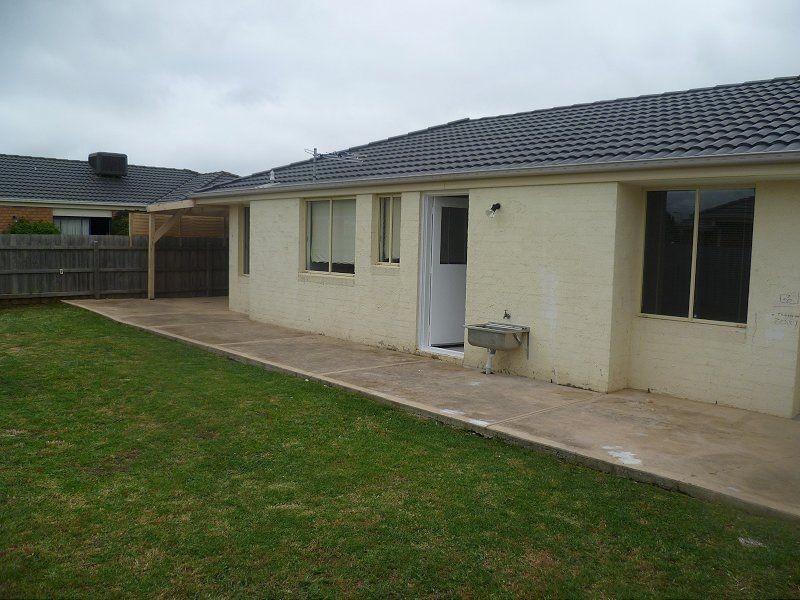 56 Bernborough Ave, Cranbourne VIC 3977