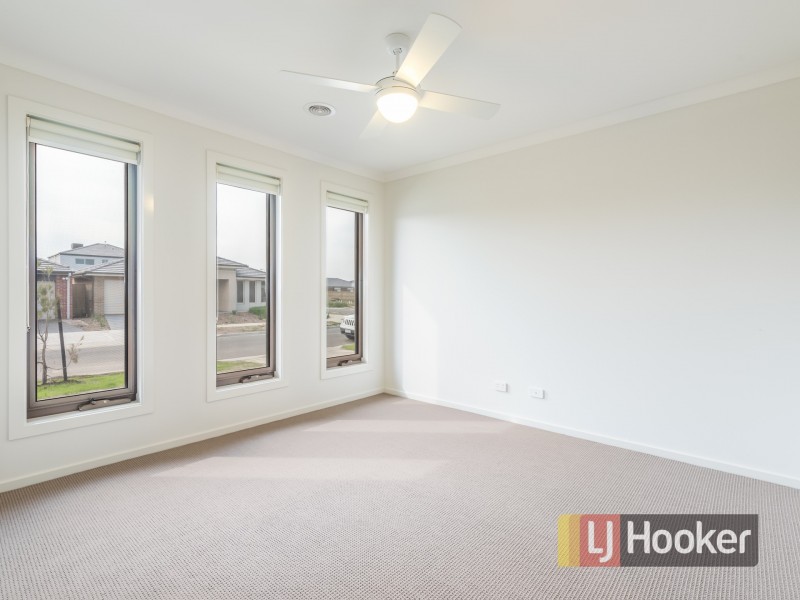 41 Mossey Crescent, Cranbourne East VIC 3977