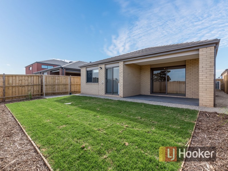 41 Mossey Crescent, Cranbourne East VIC 3977