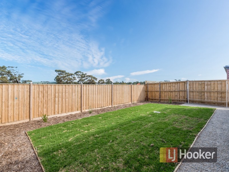 41 Mossey Crescent, Cranbourne East VIC 3977