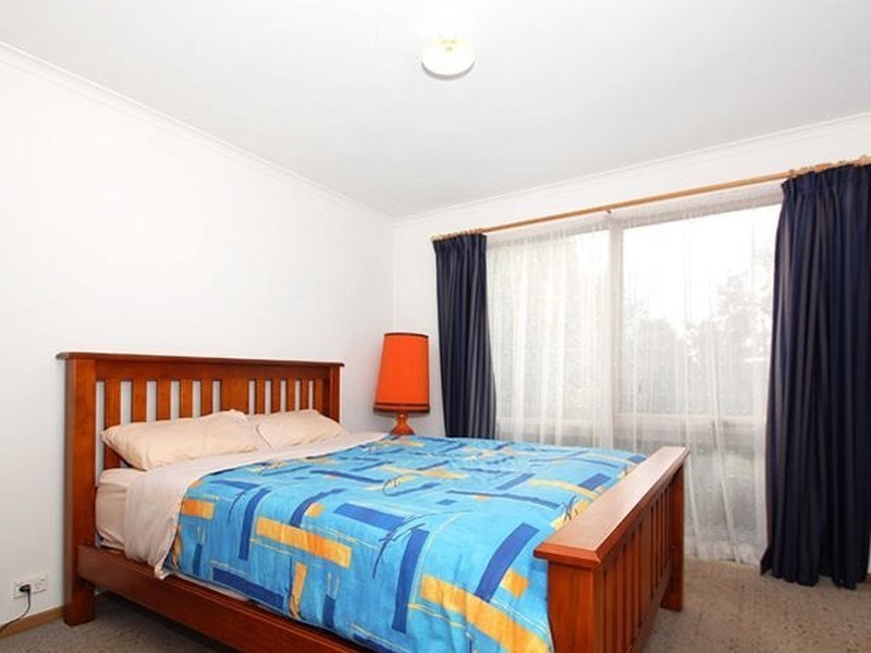 4 Kara Walk, Cranbourne VIC 3977