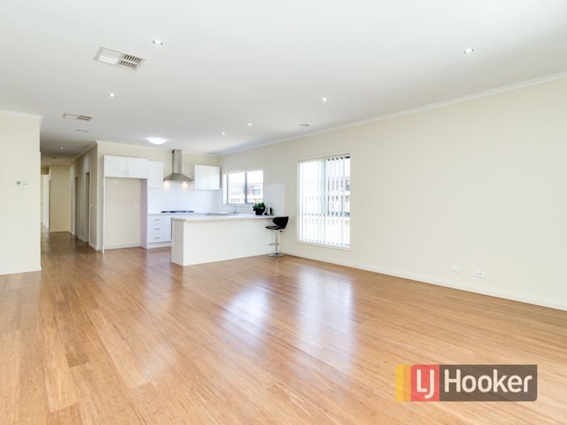 11 Midnight Rise, Cranbourne VIC 3977