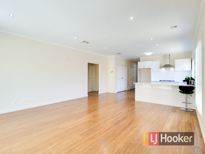 11 Midnight Rise, Cranbourne VIC 3977