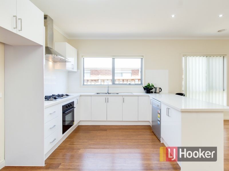 11 Midnight Rise, Cranbourne VIC 3977