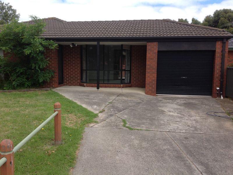 28 Mcguigan Drive, Cranbourne VIC 3977