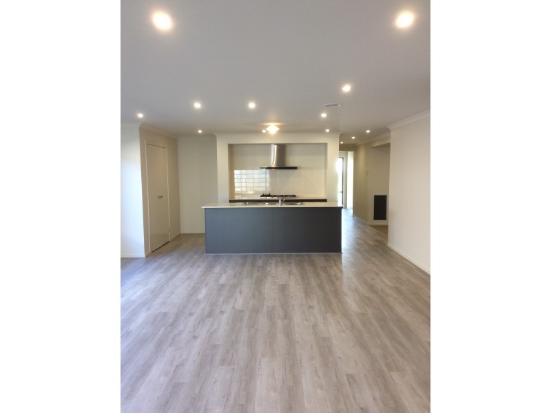 35 Morningside Boulevard, Cranbourne West VIC 3977