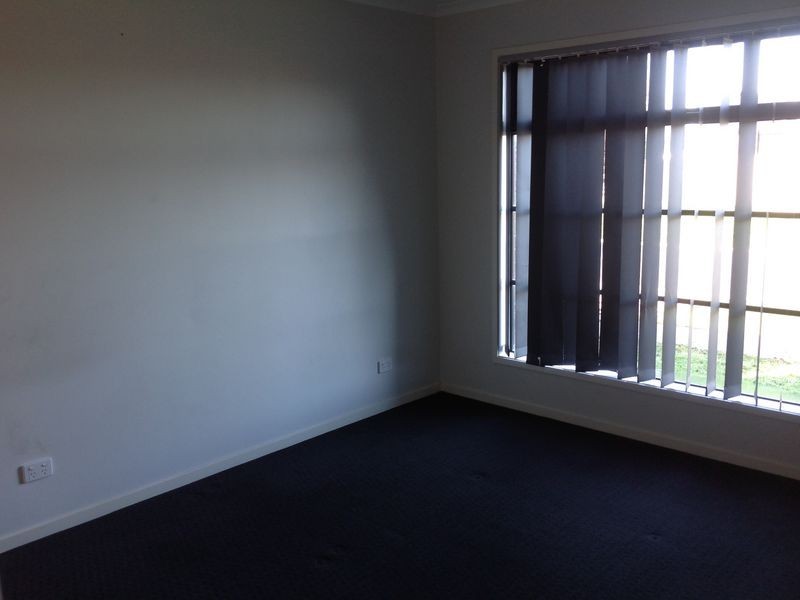 17 Greenaway Terrace, Cranbourne East VIC 3977