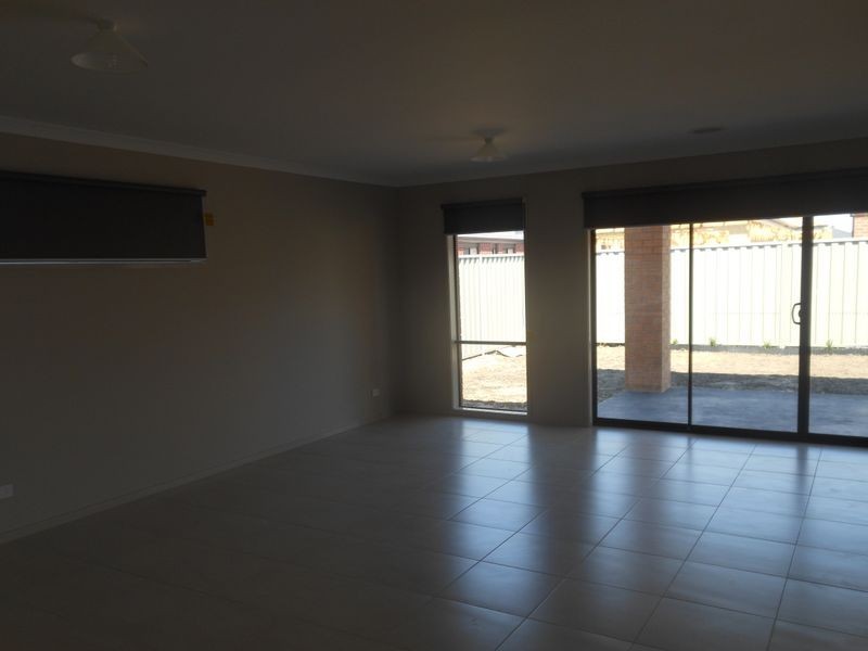296 Casey Fields Boulevard, Cranbourne VIC 3977