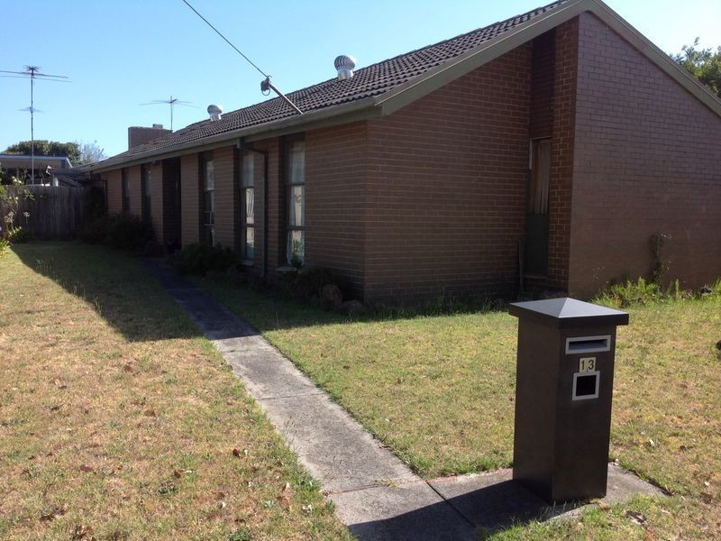 13 Valepark Crescent, Cranbourne VIC 3977