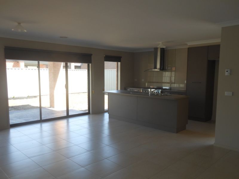 296 Casey Fields Boulevard, Cranbourne VIC 3977