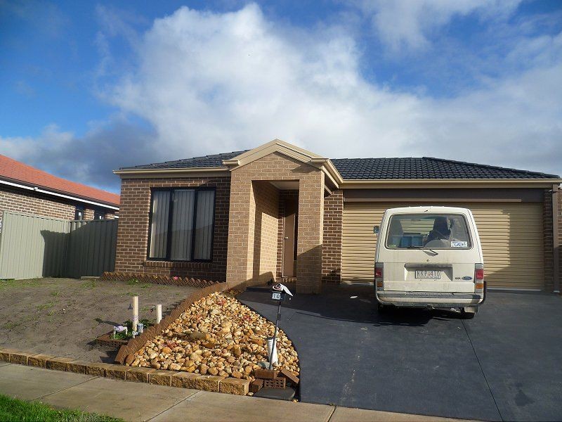 10 Tattle Grove, Cranbourne VIC 3977