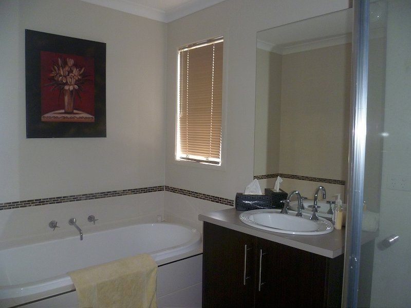 10 Tattle Grove, Cranbourne VIC 3977