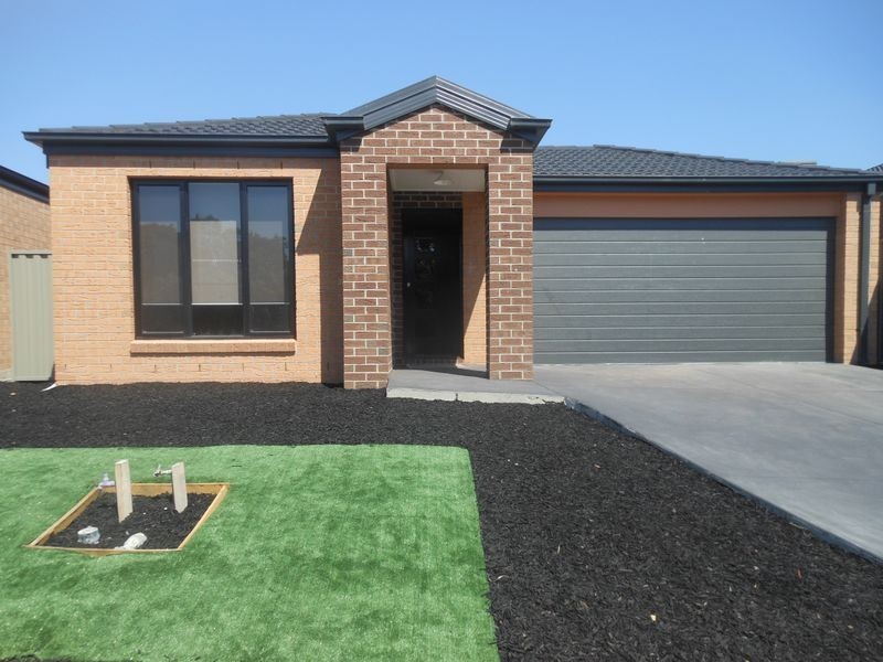 296 Casey Fields Boulevard, Cranbourne VIC 3977