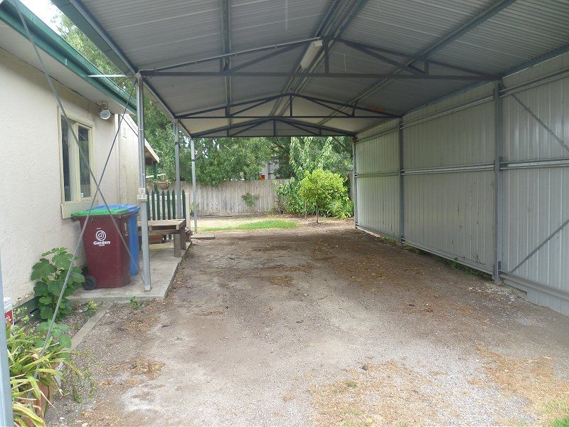 4 Mclaren Avenue, Cranbourne VIC 3977