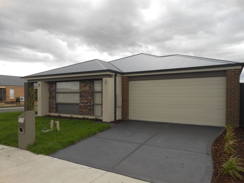 21 Rannoch Street, Cranbourne East VIC 3977