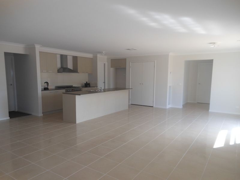 21 Rannoch Street, Cranbourne East VIC 3977