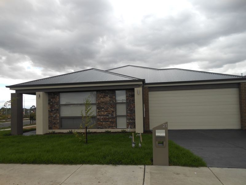 21 Rannoch Street, Cranbourne VIC 3977