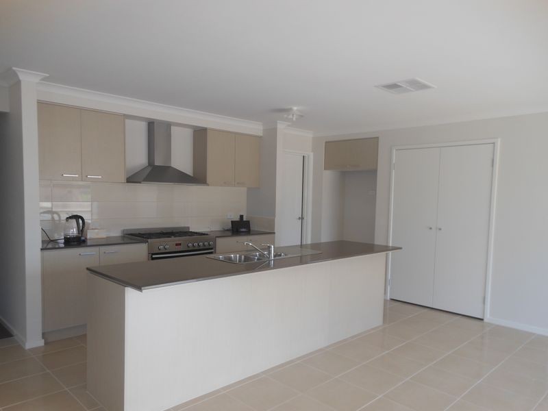 21 Rannoch Street, Cranbourne VIC 3977