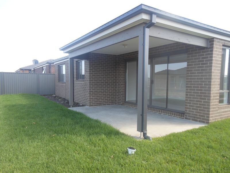 21 Rannoch Street, Cranbourne VIC 3977