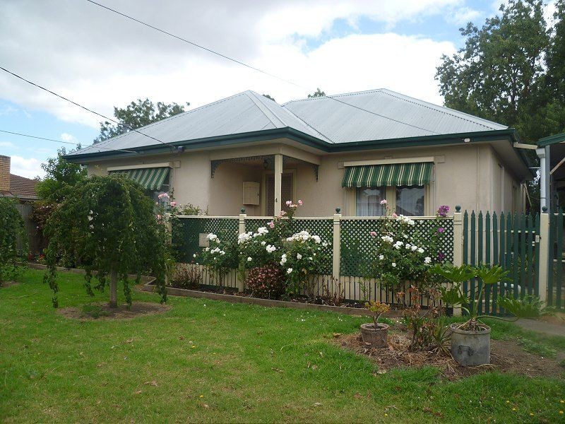 4 Mclaren Avenue, Cranbourne VIC 3977