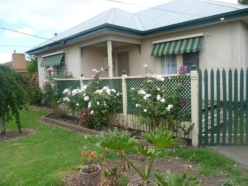 4 Mclaren Avenue, Cranbourne VIC 3977