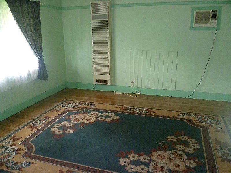 4 Mclaren Avenue, Cranbourne VIC 3977