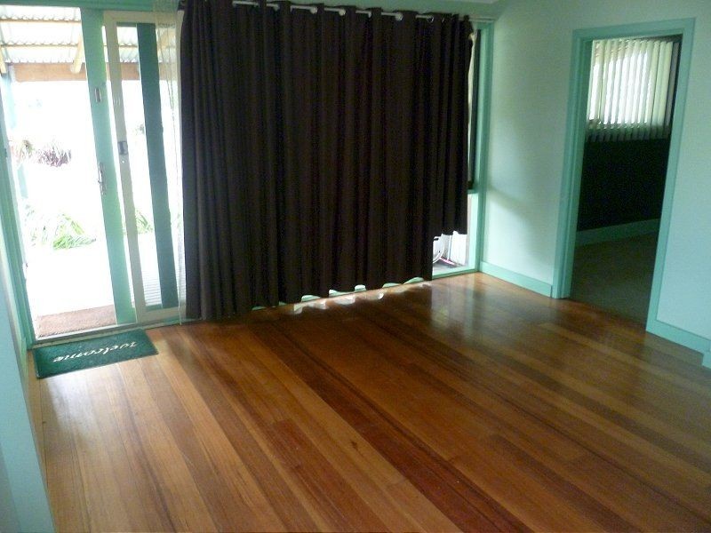 4 Mclaren Avenue, Cranbourne VIC 3977