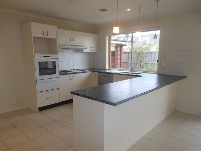 30 Silky Oak Drive, Cranbourne VIC 3977