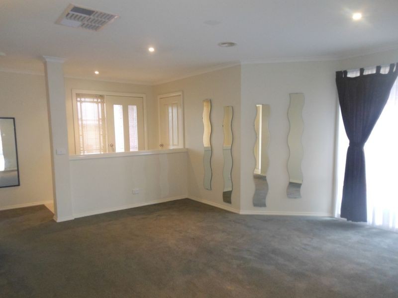 30 Silky Oak Drive, Cranbourne VIC 3977