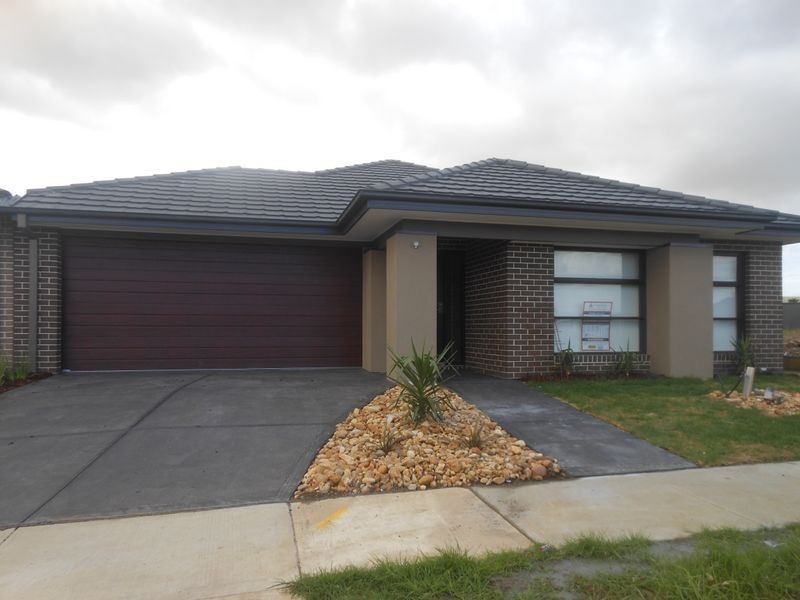 17 Forest Drive, Clyde North VIC 3978