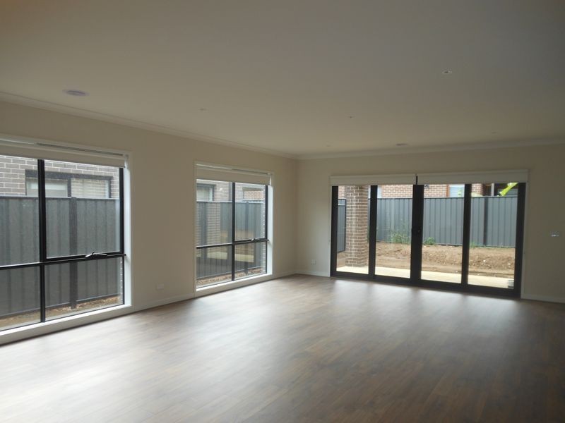 17 Forest Drive, Clyde North VIC 3978