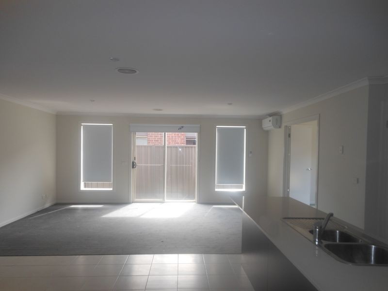 14 Boldrewood Drive, Lynbrook VIC 3975