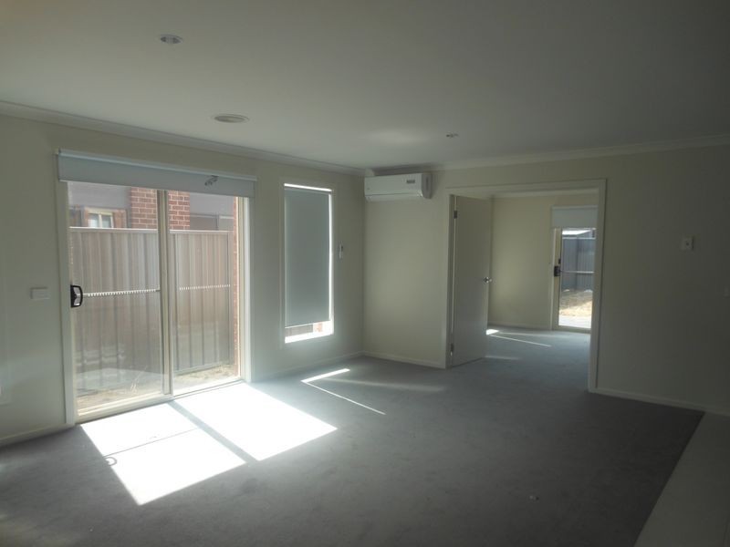 14 Boldrewood Drive, Lynbrook VIC 3975