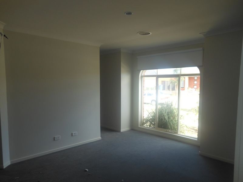 14 Boldrewood Drive, Lynbrook VIC 3975