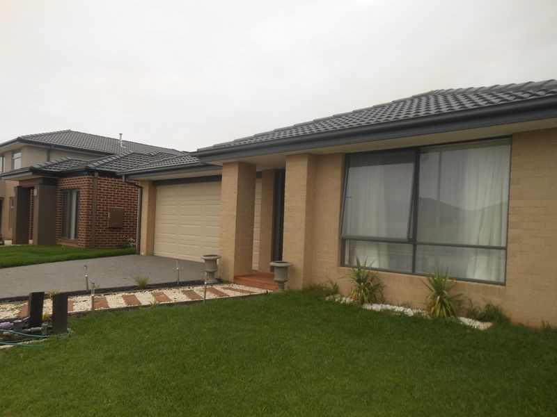 17 Pyrenees Road, Clyde VIC 3978