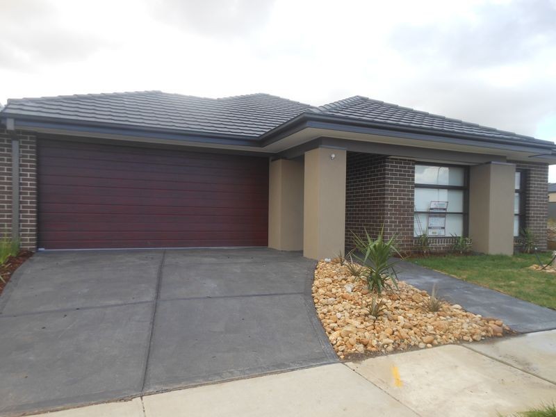 17 Forest Drive, Cranbourne VIC 3977