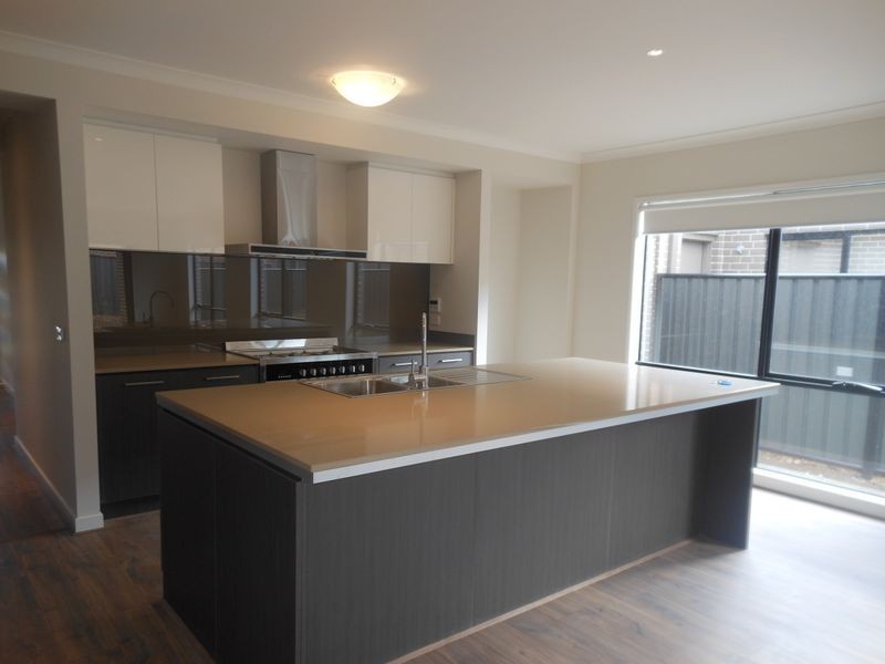 17 Forest Drive, Cranbourne VIC 3977