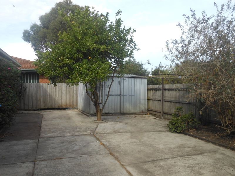 2 Jacinta Drive, Cranbourne VIC 3977