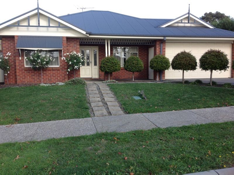 23 St Leonard Way, Pakenham VIC 3810