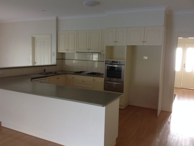 23 St Leonard Way, Pakenham VIC 3810
